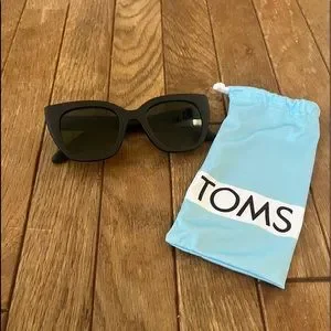 TOMS “Give Sight” Black Sunglasses with Blue Pouch Stylish and socially conscious — these TOMS Give Sight  main image 3